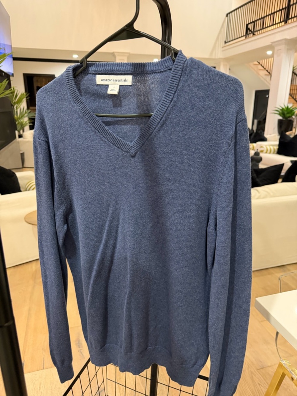 Amazon Essentials Men's V-Neck Sweater - Navy Blue